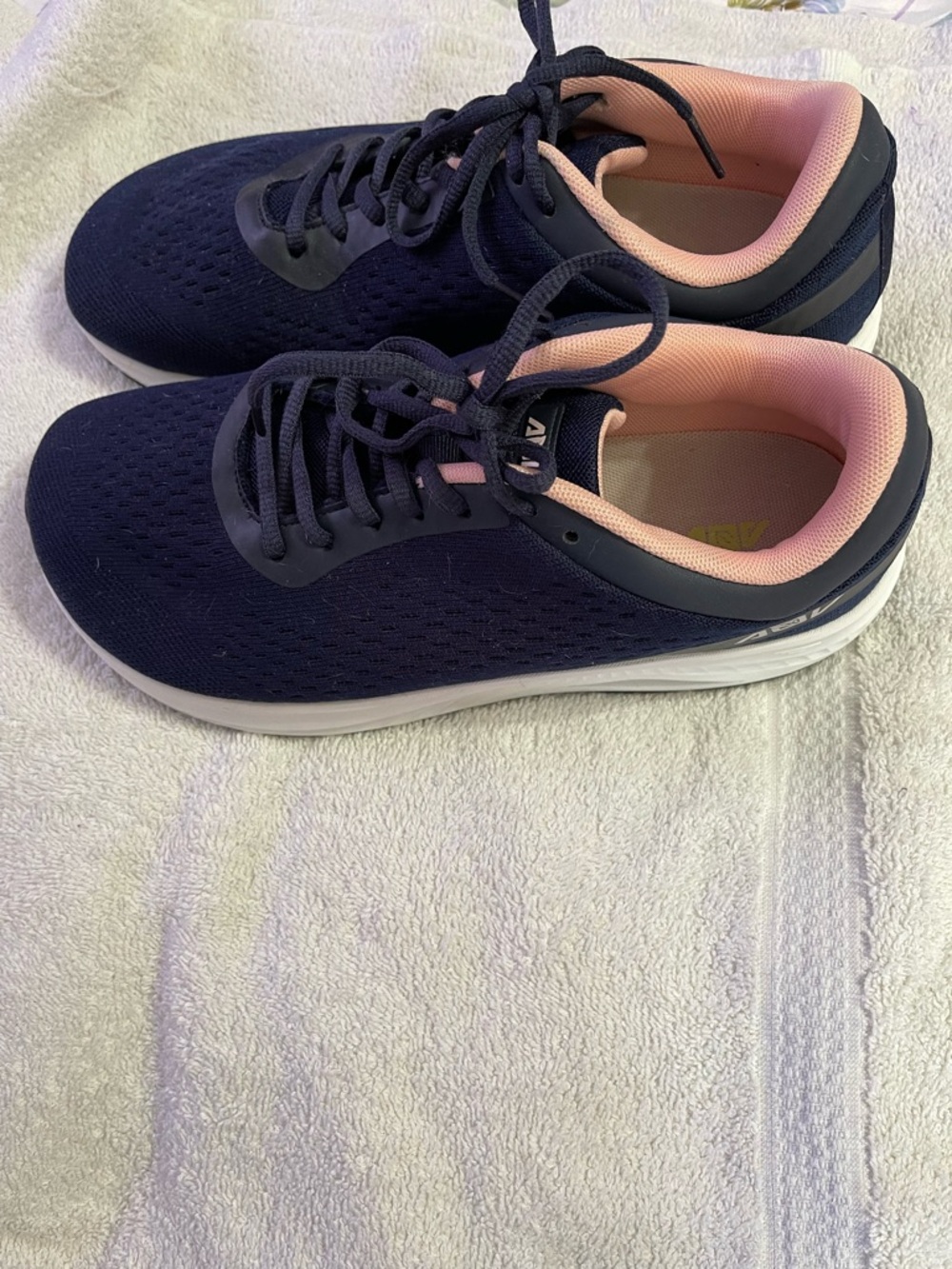 Women’s Broyon Navy/ Pink Lace Up Wide Toebox Sneakers. Size 11 Wide.New!